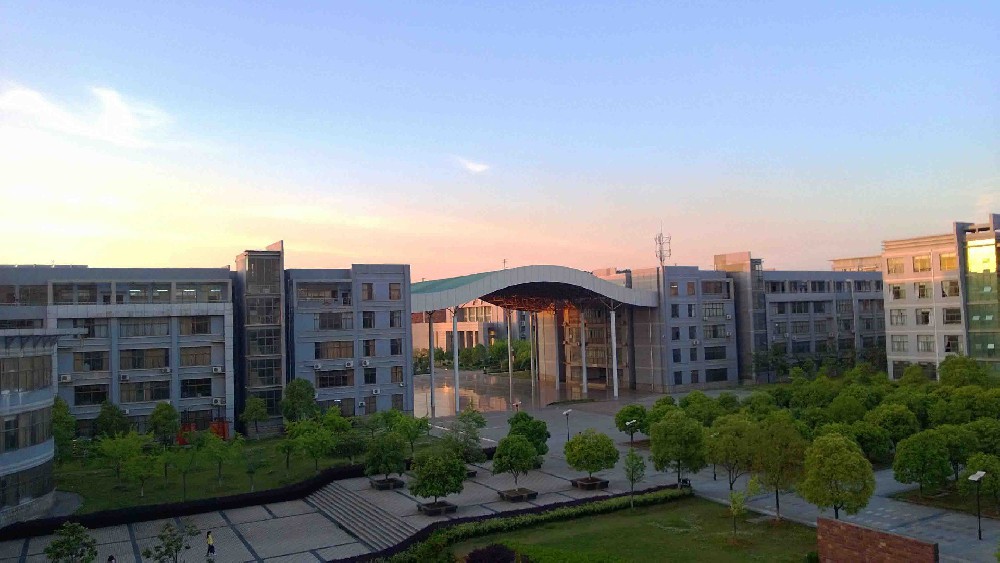成功簽約上海市工商信息學(xué)校-網(wǎng)站制作